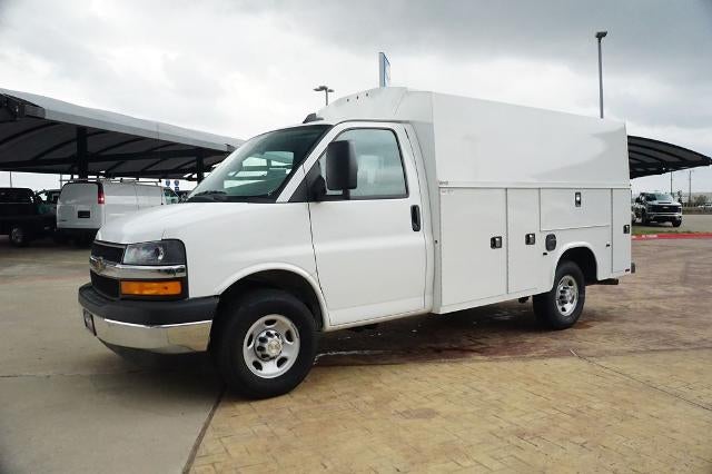 2025 Chevrolet Express Cutaway 3500 Base